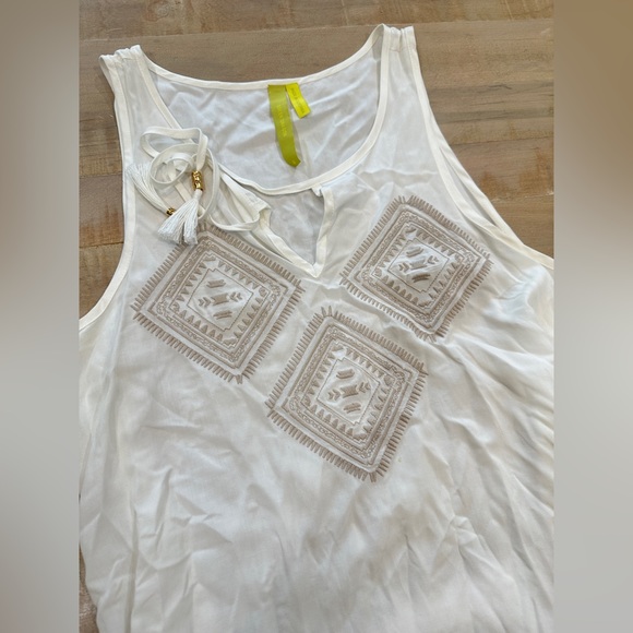 Green Dragon white long rayon blouse top with embroidery and tassels gold - Picture 4 of 13